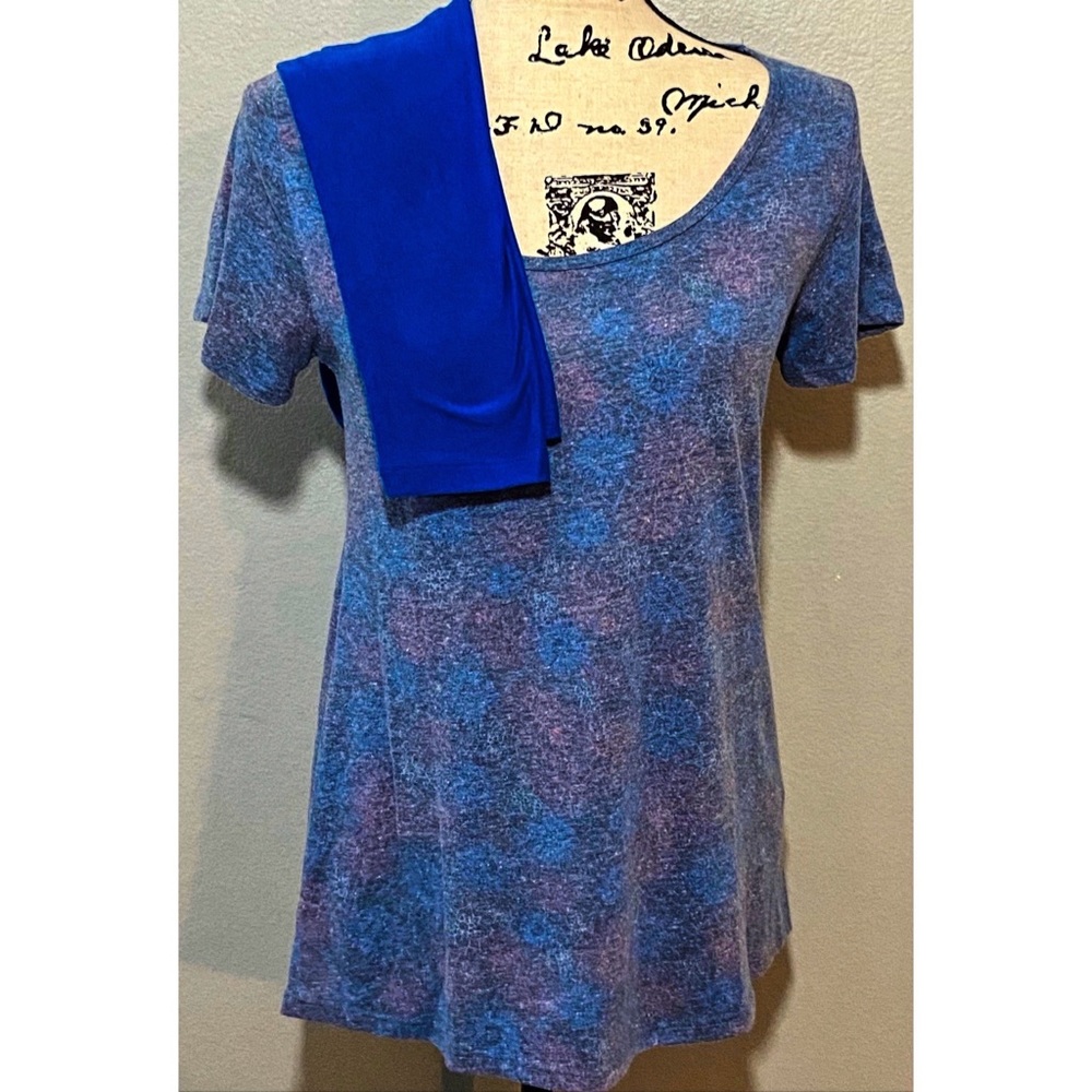 LuLaRoe top with matching LuLaRoe leggings